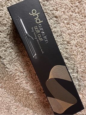 ghd Soft Curl Iron in Black with Gold Detailing 1.25 inch